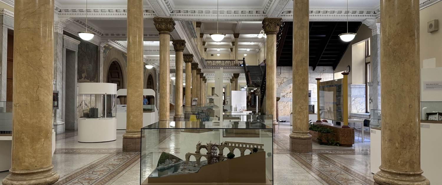 image1(1) Lobby of Old City Hall with the Exhibition.